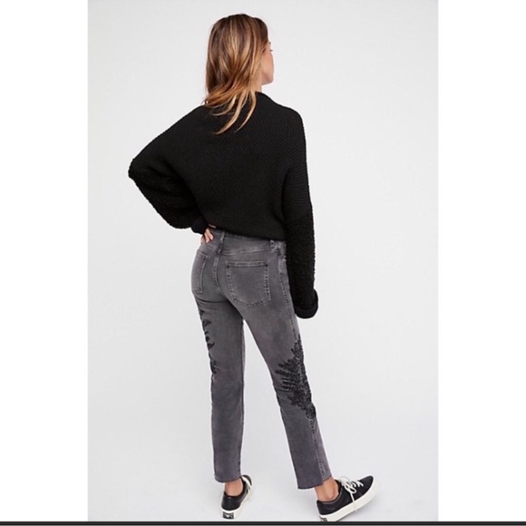 Free People Embroidered Girlfriend Jeans We The Free Gray Wash Size 28 - Picture 2 of 10